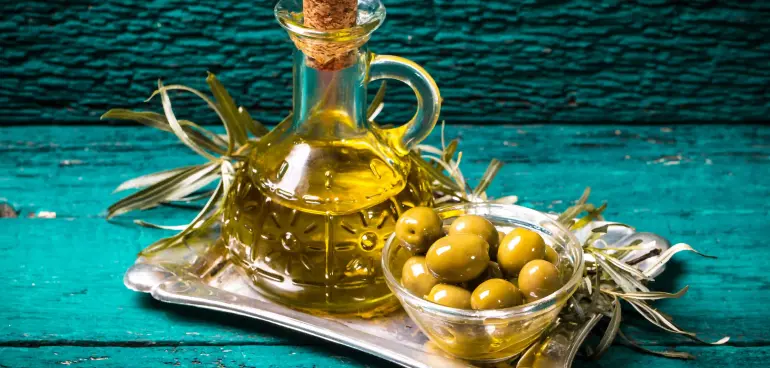 Hakiki Zeytinyağını Anlamanın 9 İşareti (+ Evde Mini Tadım Testi)