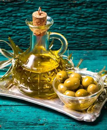 Hakiki Zeytinyağını Anlamanın 9 İşareti (+ Evde Mini Tadım Testi)